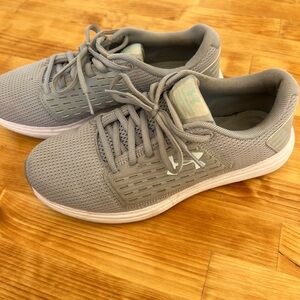Under Armour Shoes Women Sz 7 Surge SE Running sneakers